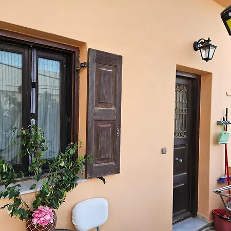 Simple And Special Apartment Ermoupoli