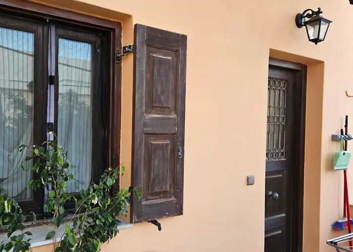 Simple And Special Apartment Ermoupoli